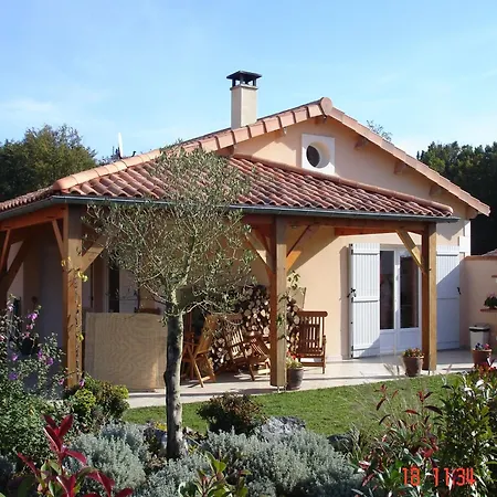 Villa In France With Garden & Barbecue Les Forges (Deux-Sevres)