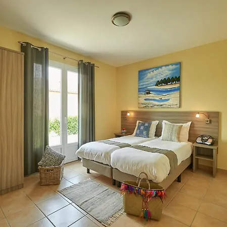 Villa In France With Garden & Barbecue *