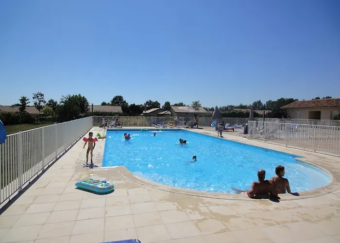 In France With Garden & Barbecue Villa *