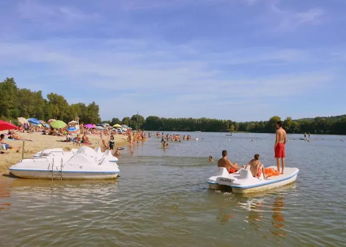 In France With Garden & Barbecue Villa *