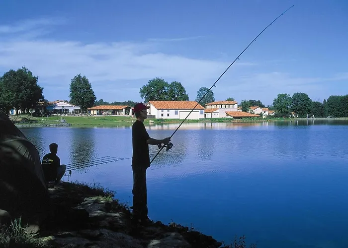 In France With Garden & Barbecue Villa *